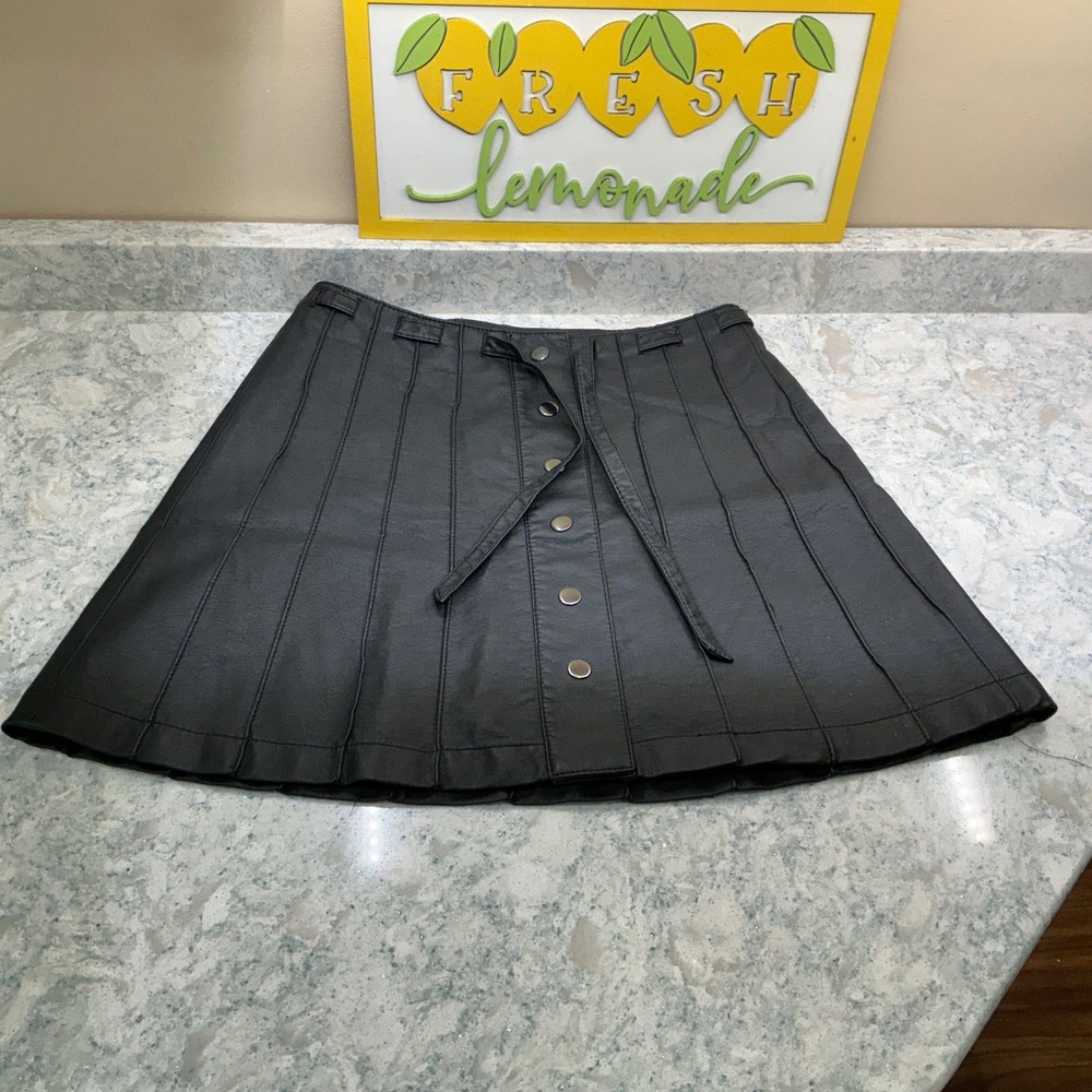 Free People‎ Black Vegan Leather Snap Front Mini Skirt Size 8 OB519442